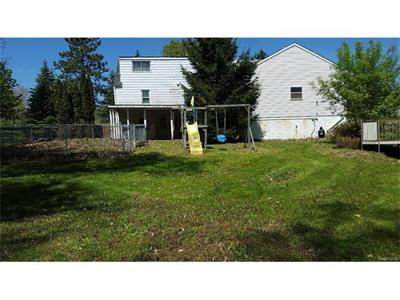 16523 Fish Lk Holly, MI 48442