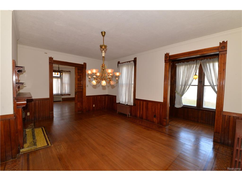240 N Main St