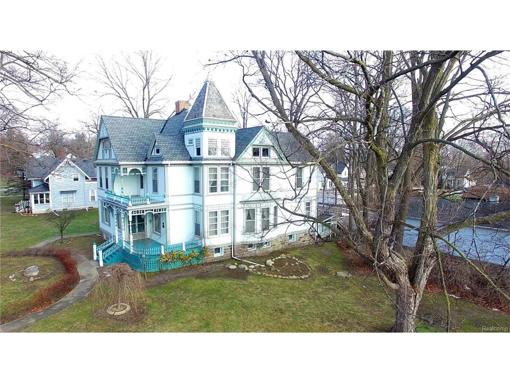 240 N Main St