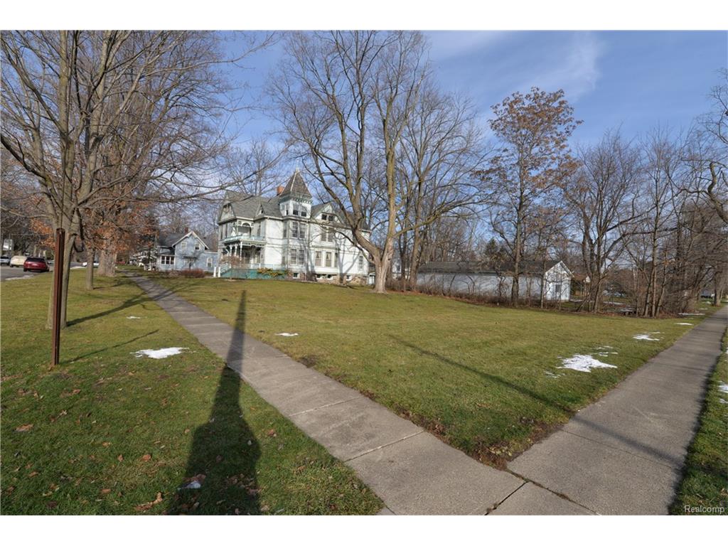 240 N Main St
