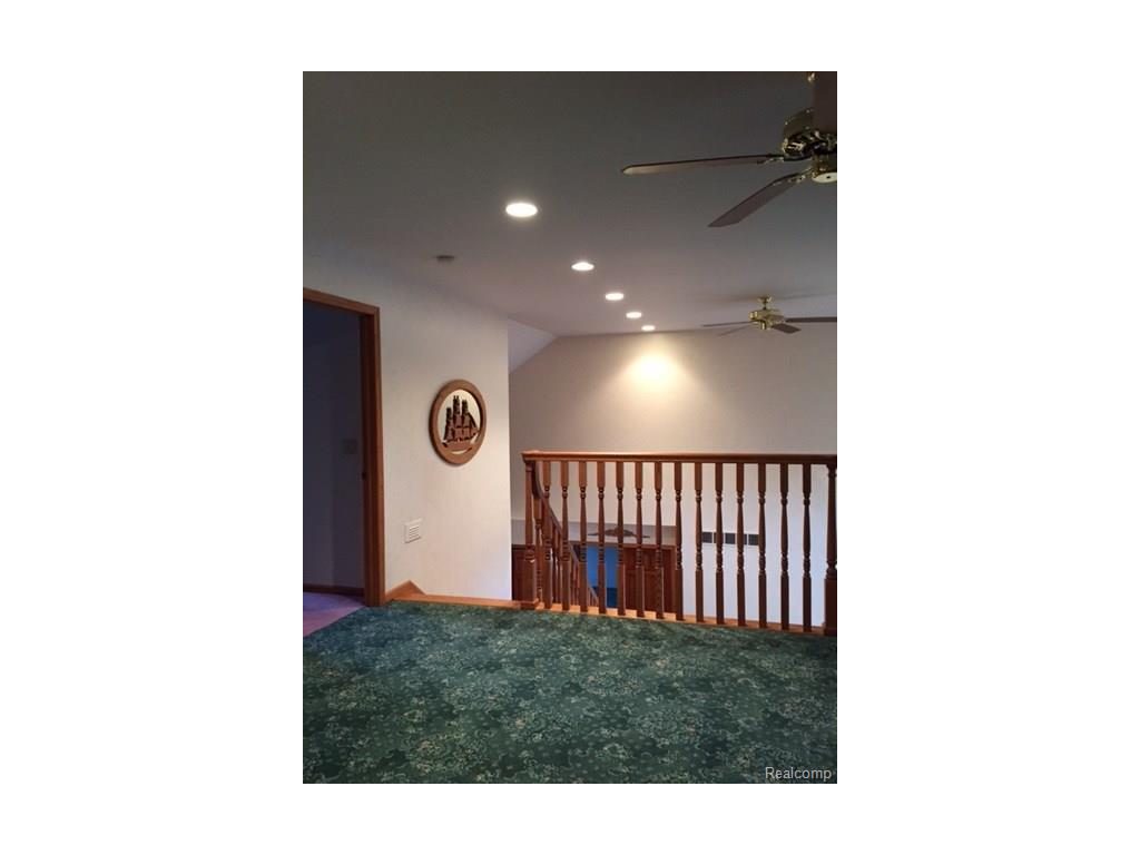 5582 Horseshoe Ln