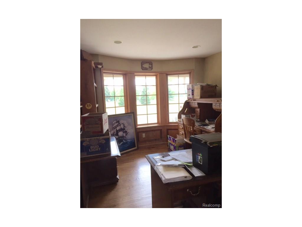 5582 Horseshoe Ln