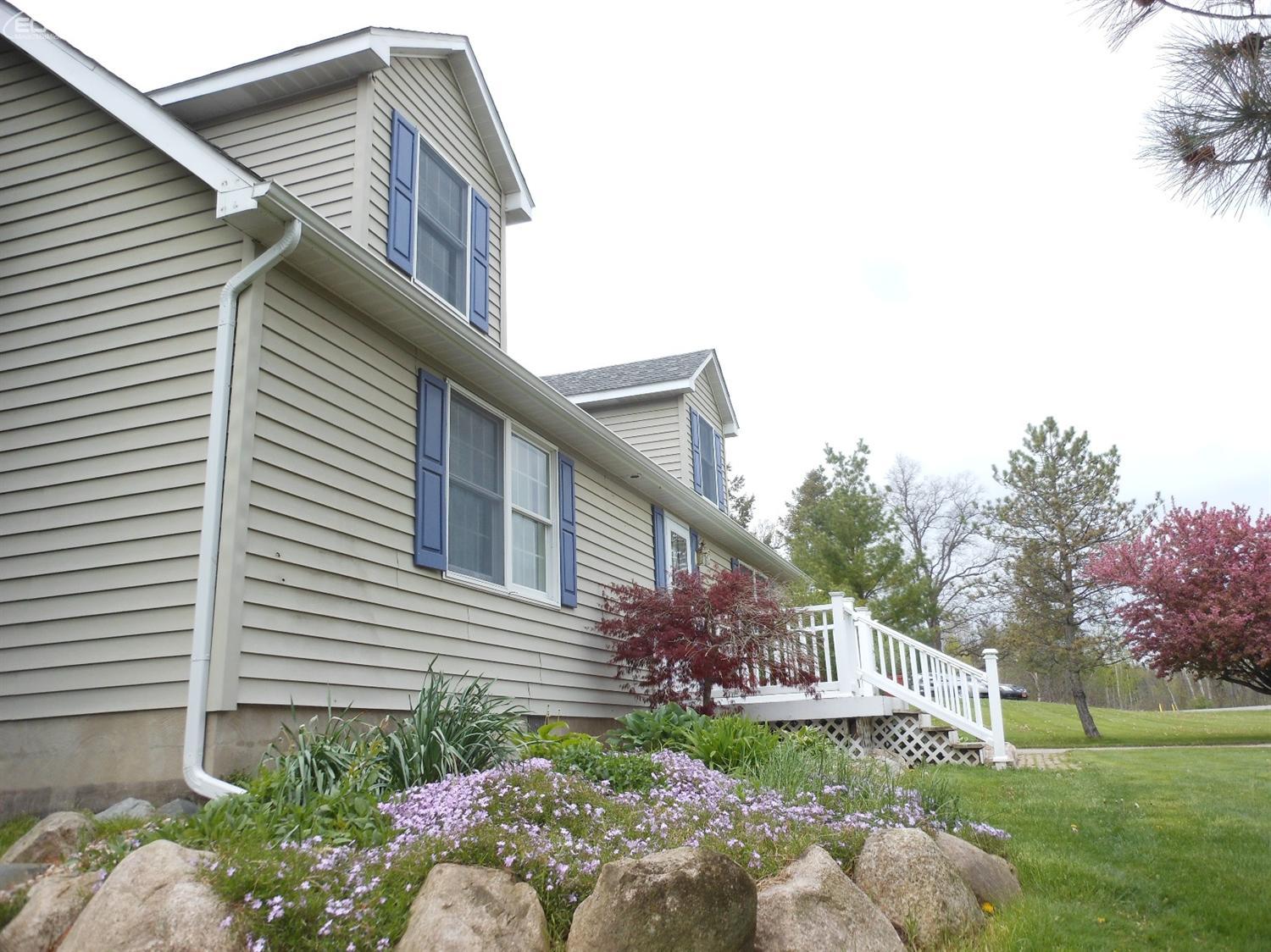 1440 Lake Nepessing Rd, Lapeer MI 48446