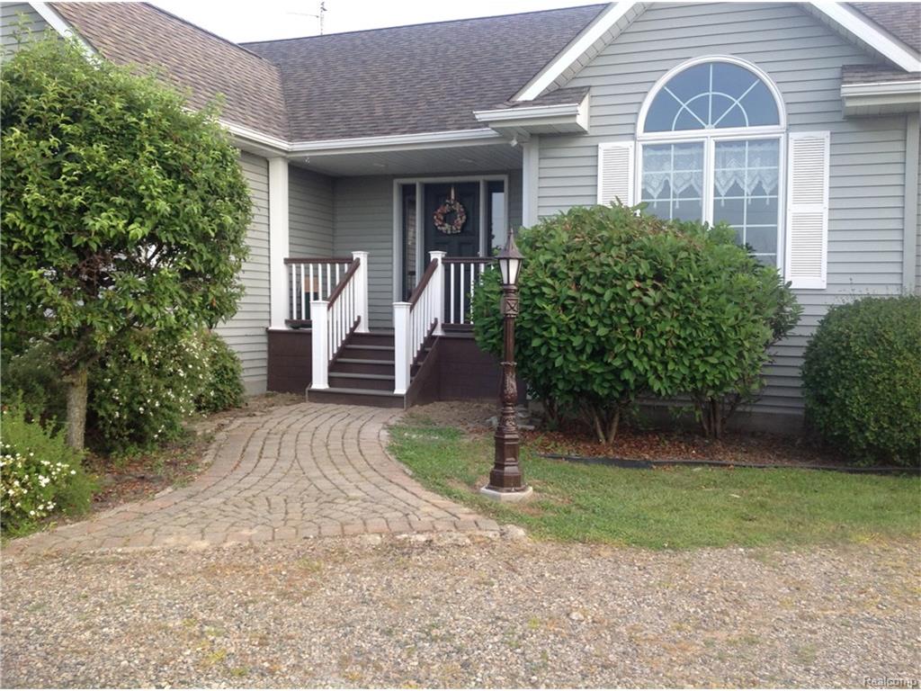 326 Leon Ln