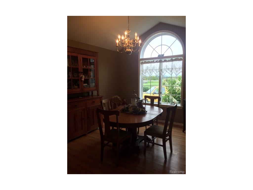 326 Leon Ln