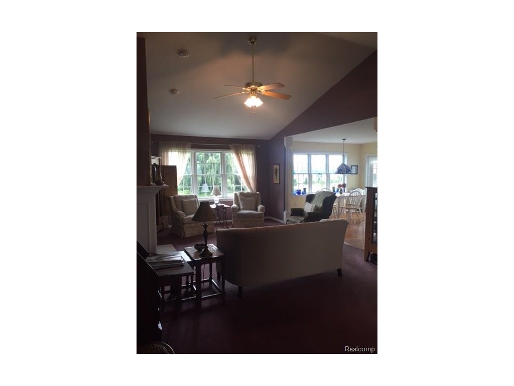 326 Leon Ln