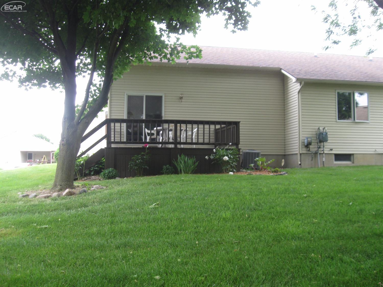 For Sale: 7476 Country Meadow Dr Swartz Creek, MI 48473