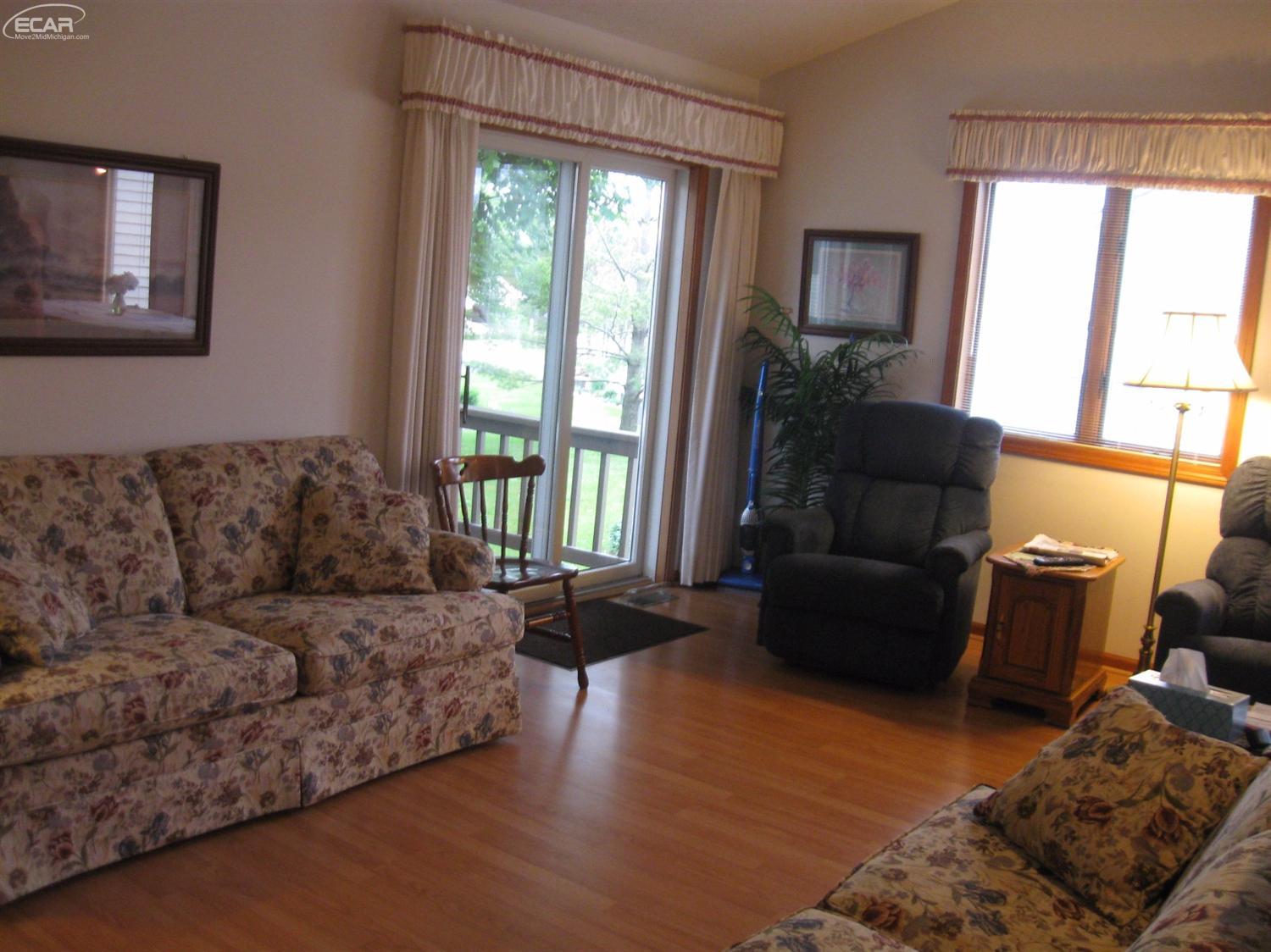 For Sale: 7476 Country Meadow Dr Swartz Creek, MI 48473