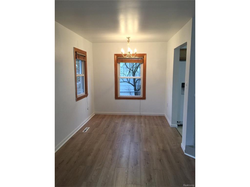 1501 Woodslea
