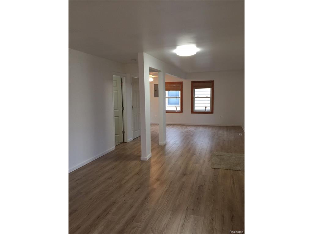 1501 Woodslea