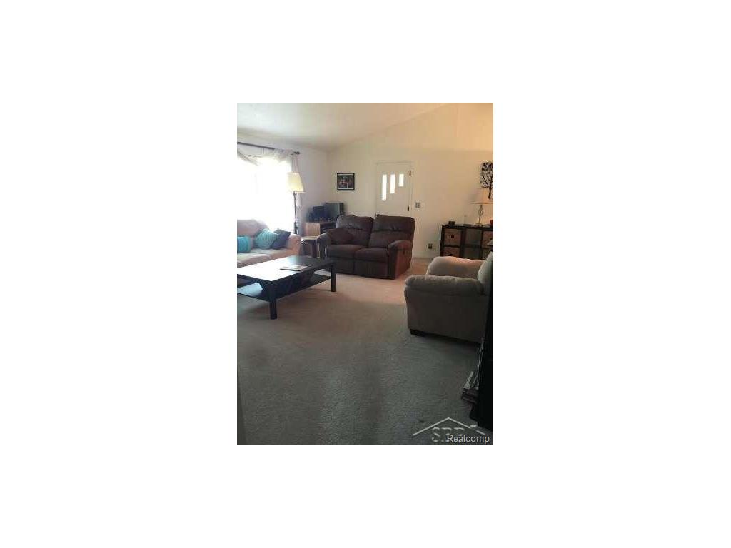 For Sale: 2766 Wellesley Saginaw, MI 48603