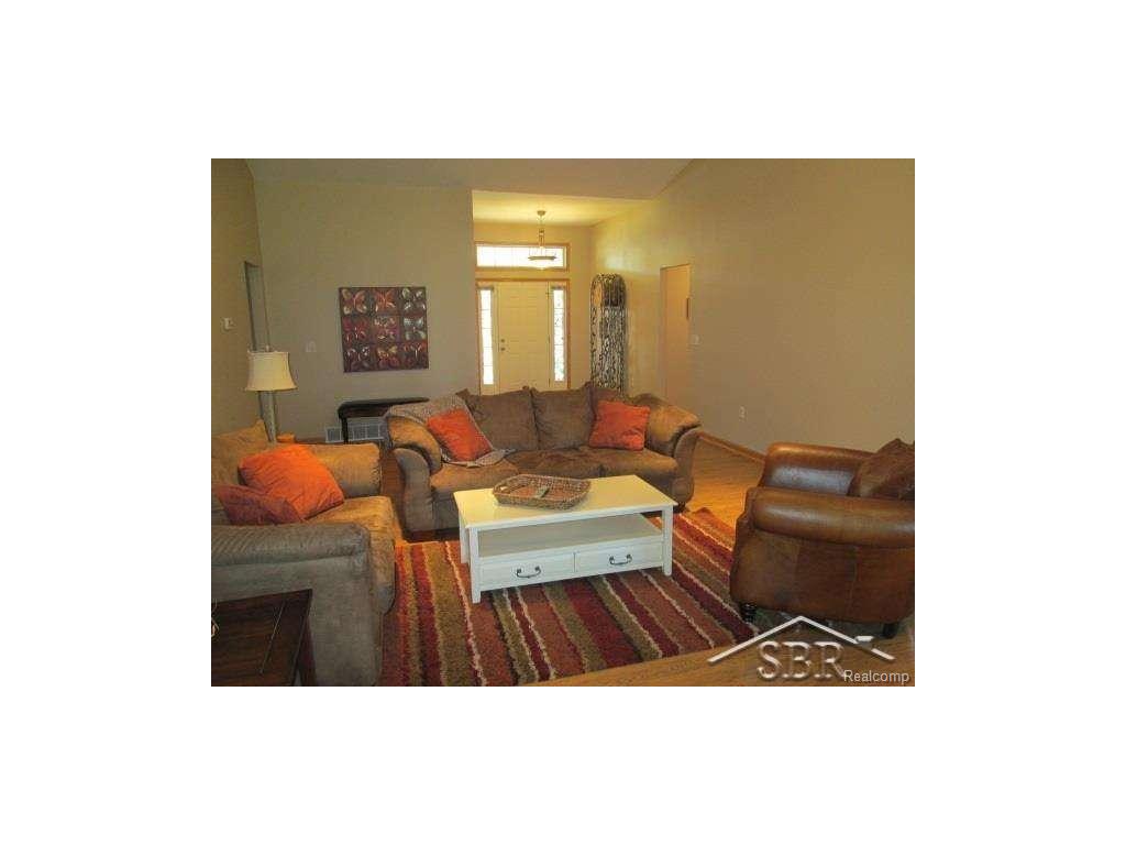 For Sale: 1592 Palomino Saginaw, MI 48609