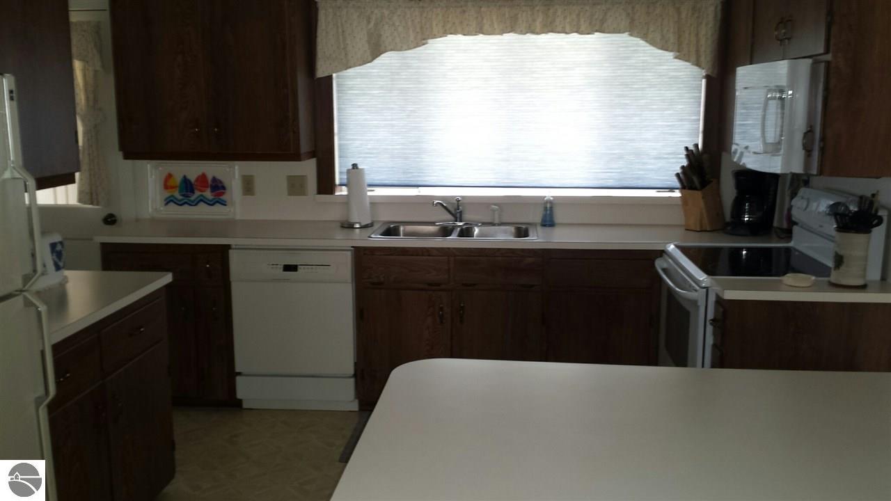 907 W Lake St #1