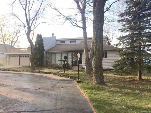 1475 Douglas Dr