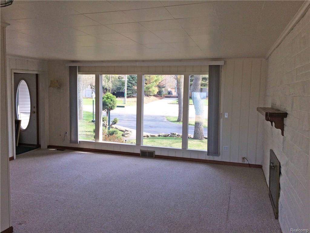 1475 Douglas Dr