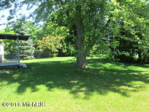 For Sale: 922 S Cedar St Greenville, MI 48838