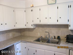 For Sale: 922 S Cedar St Greenville, MI 48838
