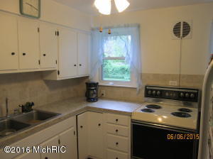 For Sale: 922 S Cedar St Greenville, MI 48838