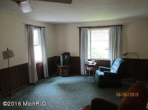 For Sale: 922 S Cedar St Greenville, MI 48838