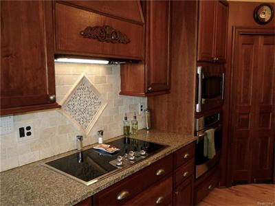 5412 Vines, Howell MI 48843