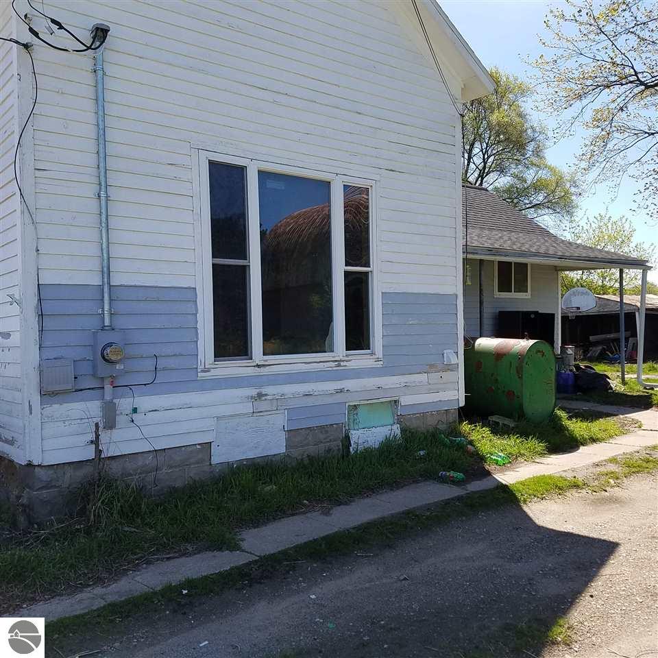 1690 Leroy Ln
