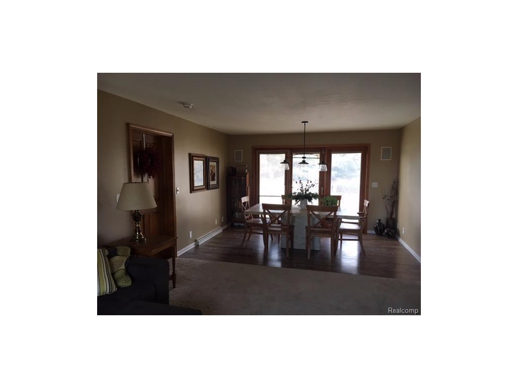 8643 Swartz Riv