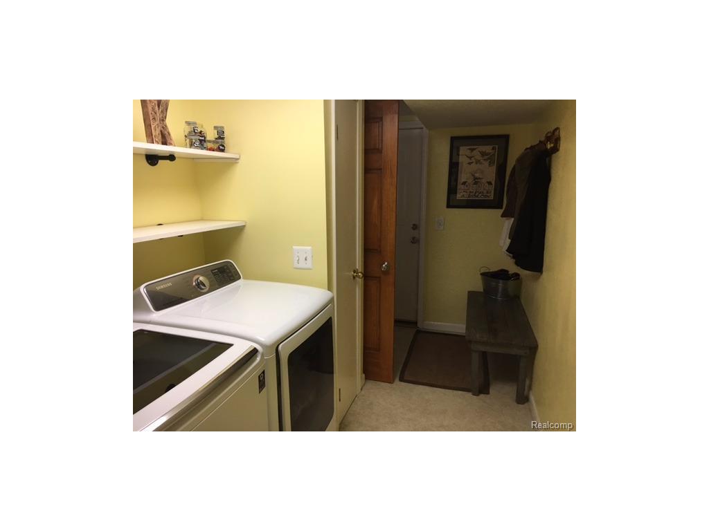 8643 Swartz Riv