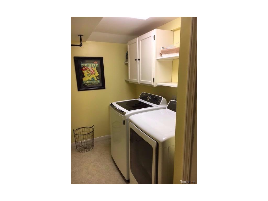 8643 Swartz Riv