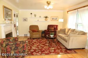For Sale: 226 E Westwood Dr Kalamazoo, MI 49006