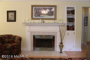 For Sale: 226 E Westwood Dr Kalamazoo, MI 49006