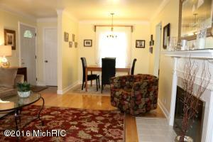For Sale: 226 E Westwood Dr Kalamazoo, MI 49006