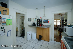 815 W Walnut St