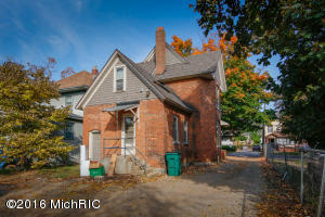 815 W Walnut St