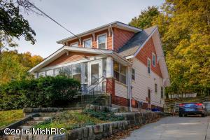1006 Davis St