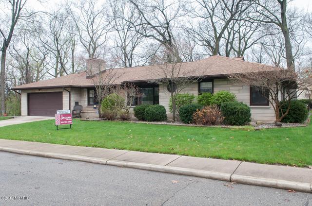 105 Candlewood Ln