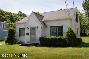 For Sale: 349 Goguac St W Battle Creek, MI 49015