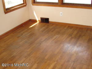 For Sale: 63 Emerald Ave Battle Creek, MI 49037
