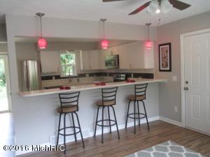 For Sale: 207 Suwanee St Battle Creek, MI 49037