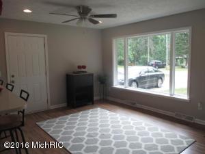 For Sale: 207 Suwanee St Battle Creek, MI 49037
