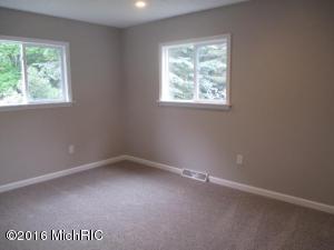 For Sale: 207 Suwanee St Battle Creek, MI 49037