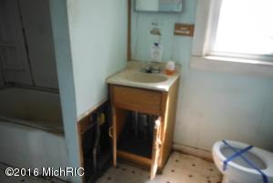 For Sale: 514 Fenimore Ave Kalamazoo, MI 49048