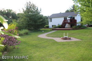 For Sale: 2591 Quakezik St Hastings, MI 49058