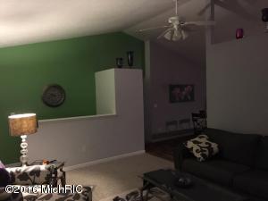 53882 Ridgeview Cir, Paw Paw MI 49079
