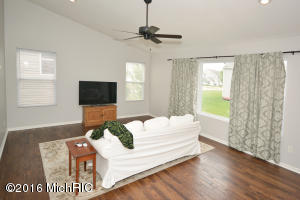For Sale: 1409 Union Park Dr Vicksburg, MI 49097
