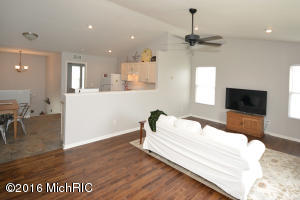 For Sale: 1409 Union Park Dr Vicksburg, MI 49097