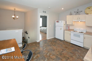 For Sale: 1409 Union Park Dr Vicksburg, MI 49097