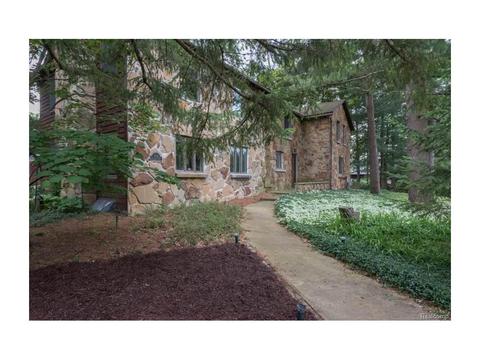 3909 Stonewall