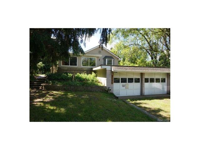891 Bagg Ave