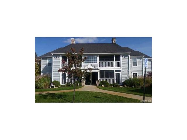 737 W Barrington Cir