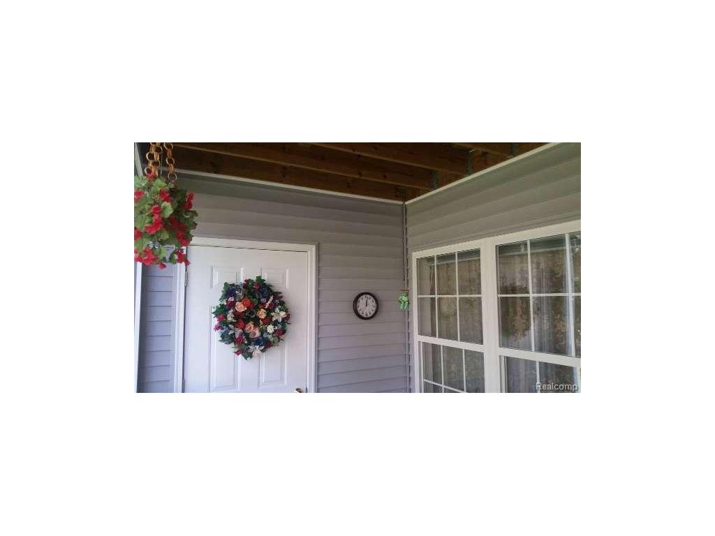 737 W Barrington Cir
